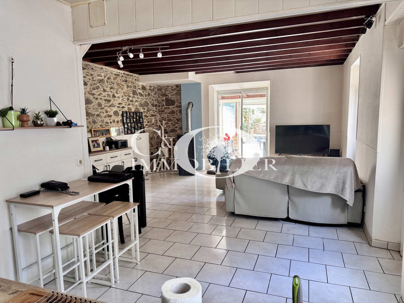 En centre bourg - 4 chambres avec garage et véranda Proche