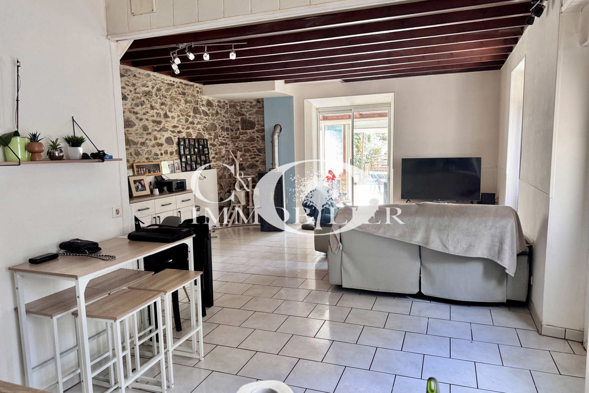 En centre bourg - 4 chambres avec garage et véranda Proche