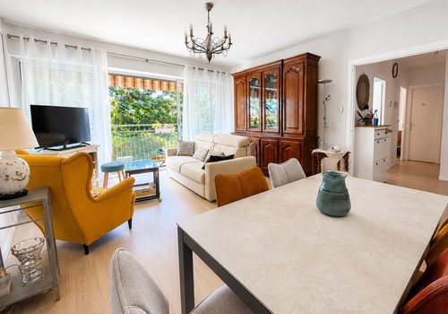 Six-Fours - 85 m2 T4 - close to amenities - terrace - by
