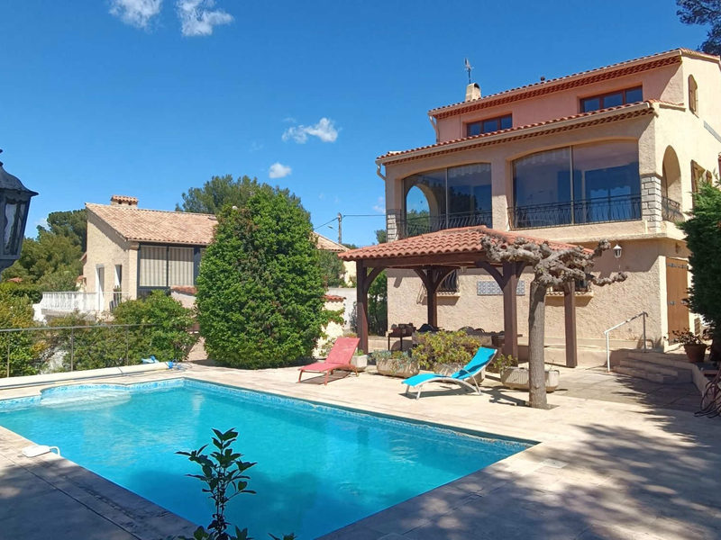 Villa de 230 m² avec vue sur la mer et piscine