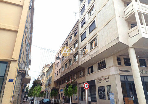TOULON CENTRUM - APPARTEMENT T2 - 1E VERDIEPING MET KELDER