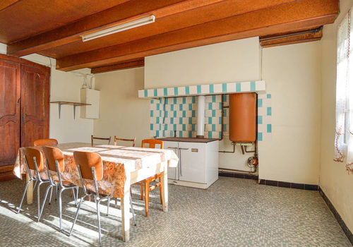 Oud boerenerf, 3 slaapkamers, bijgebouwen, put en 3969