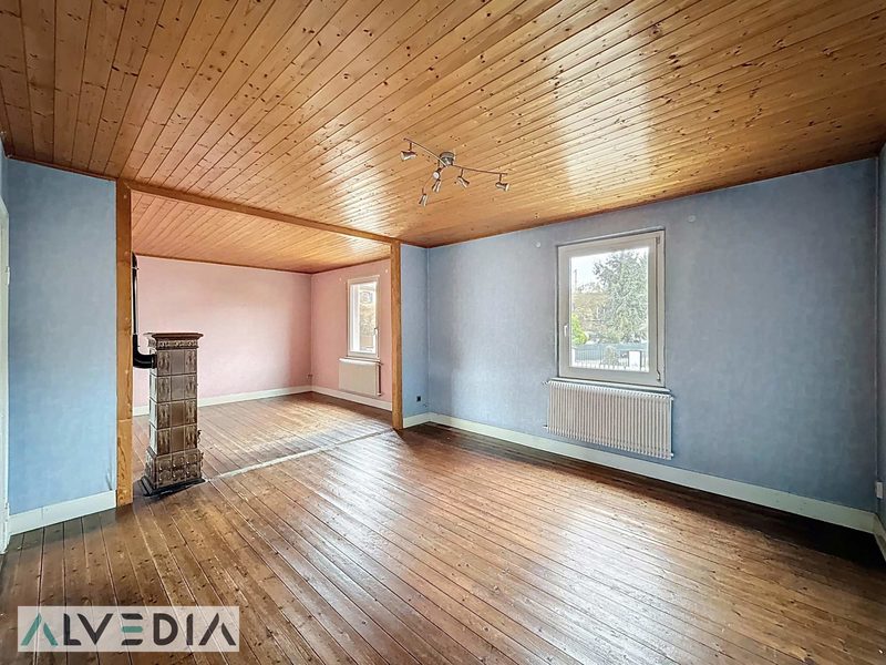 Halfvrijstaande woning met 4 kamers, circa 110 m², tuin en bijgebouw