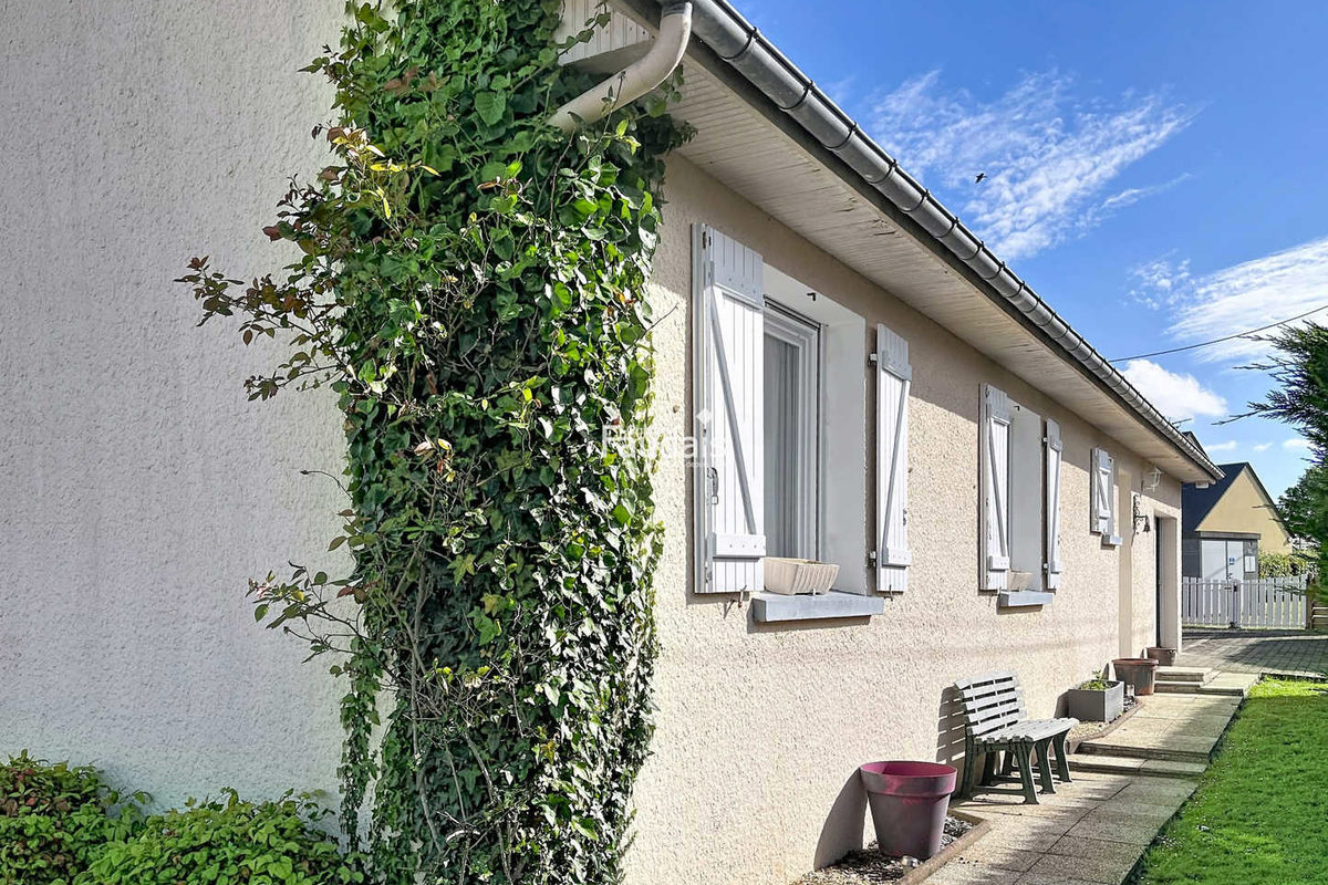 Single-storey 4-room house with enclosed plot and garage in Quettreville-sur-Sienne