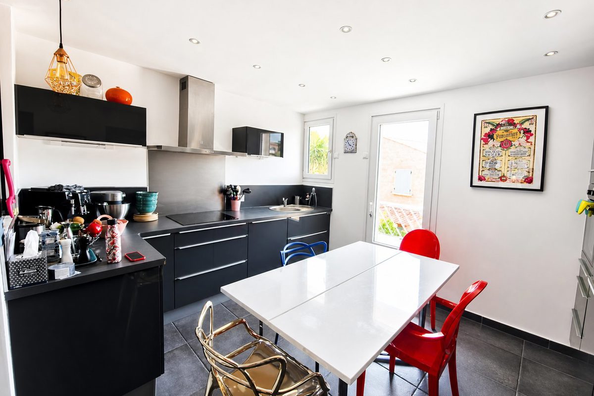Sanary-sur-Mer Superb renovated 4-room apartment a few minutes from the port