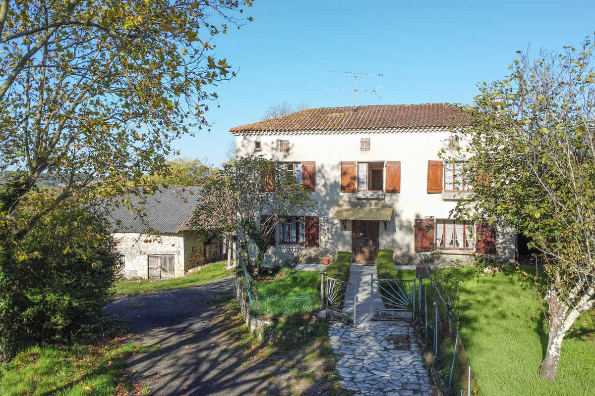 Oud boerenerf, 3 slaapkamers, bijgebouwen, put en 3969