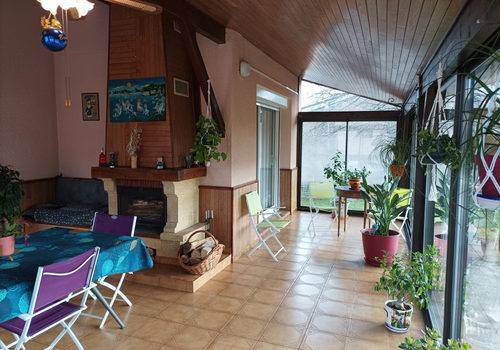 Cette maison de plain-pied vous séduira par son agréable vie.