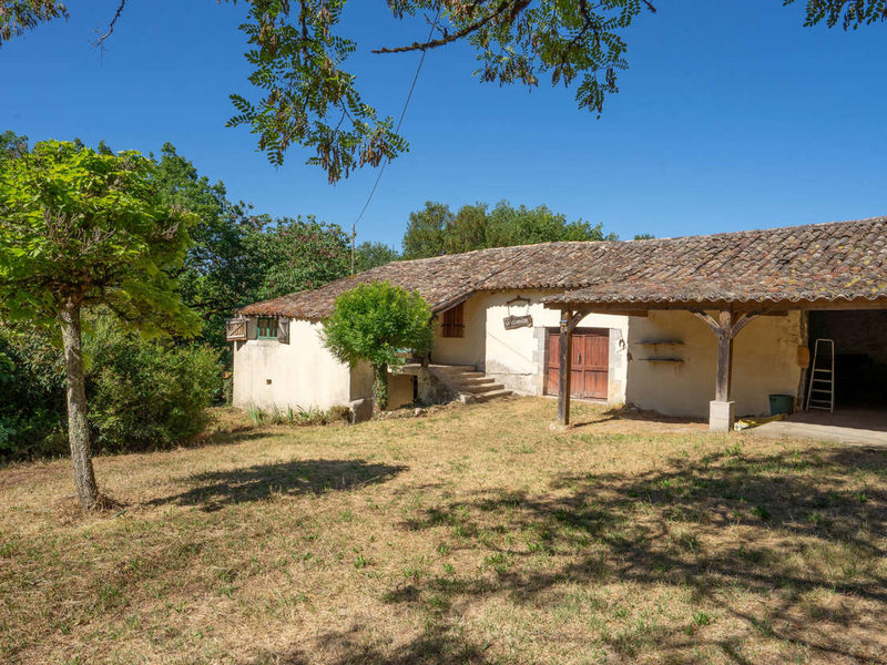 Stone house of 76 m2 to be completely restored with a...
