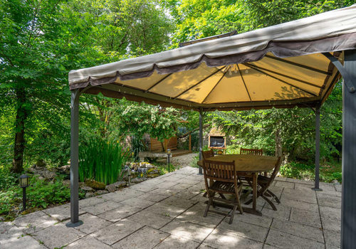 Character equestrian property with 5 hectares, covered pool