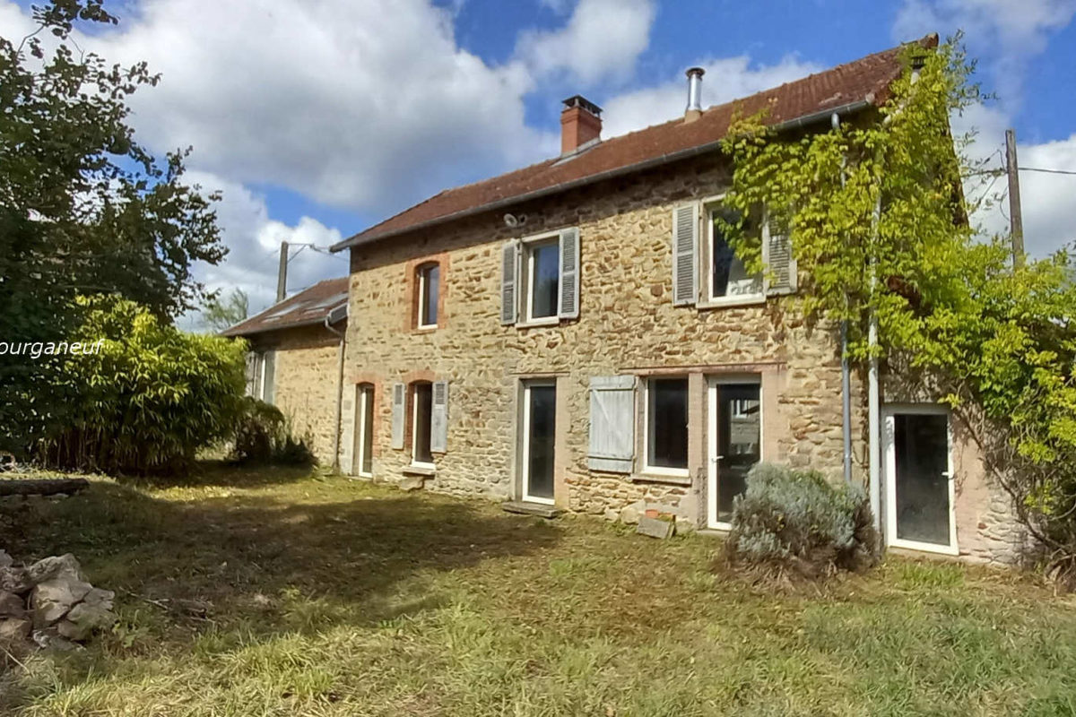 Large studio apartment of 28.91 m2 with a parking space and