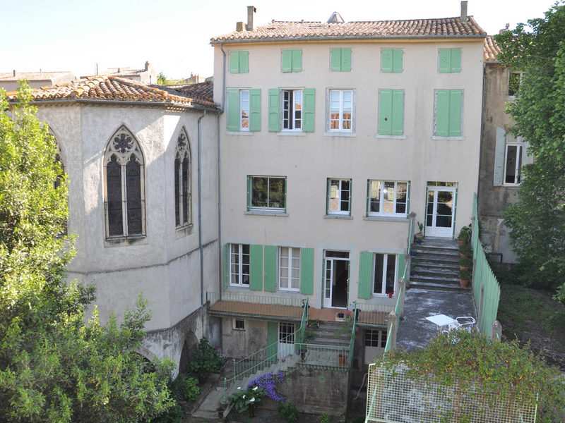 CASTELNAUDARY DICHTBIJ HET CENTRUM STADSHUIS MET 8 SLAAPKAMERS