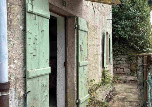 Renovation project ! Detached stone house with 70m2 of livin