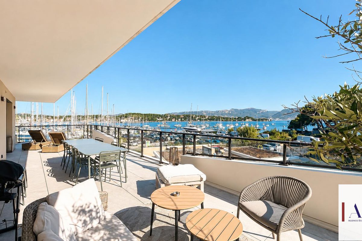 Upscale 3-room apartment with sea view, terrace and garage