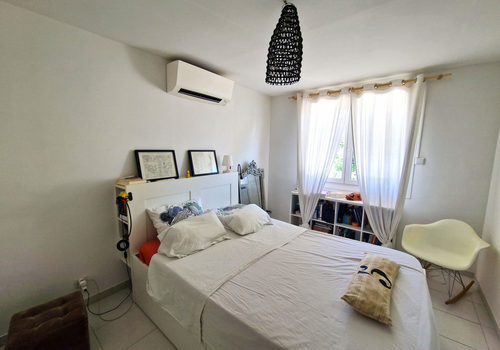 Sanary-sur-Mer Superb renovated 4-room apartment a few minutes from the port