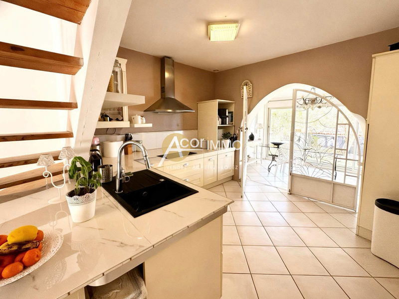 Villa 4 kamers 103 m2 woonoppervlak - perceel 400 m2 + garage, Sanary