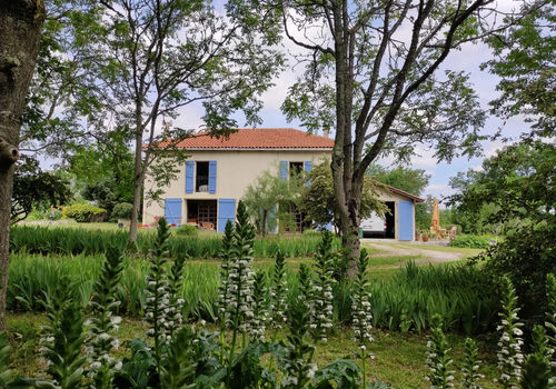 Village house with a magnificent view and a beautiful park ar