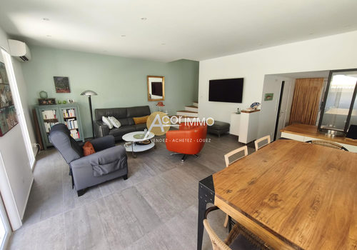 Fully renovated T4 town house, 3 bedrooms, terrace