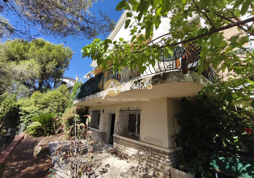Family house with two dwellings - unobstructed view - land