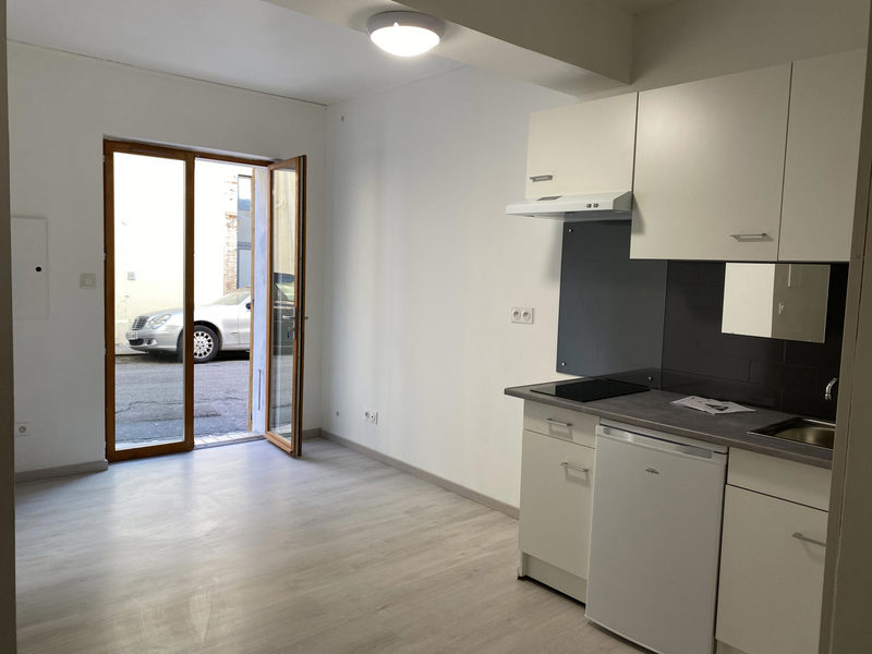 STUDIOAPPARTEMENT VOLLEDIG GERENOVEERD IN HET STADSCENTRUM VAN CASTELNAUD
