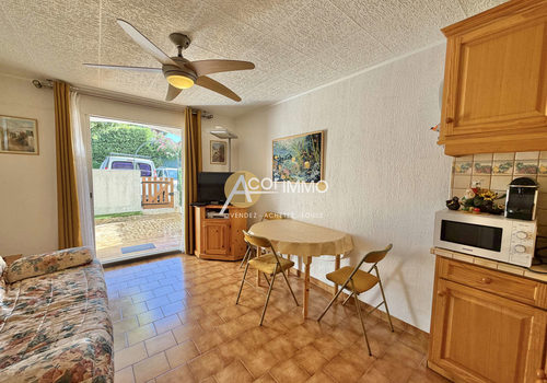 Garden-level studio in Bandol